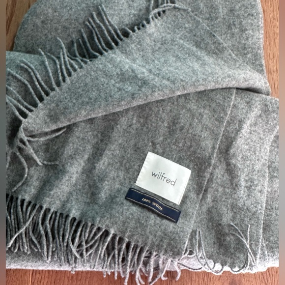 Aritzia Wilfred Grey Fringed Blanket Scarf - Picture 4 of 7